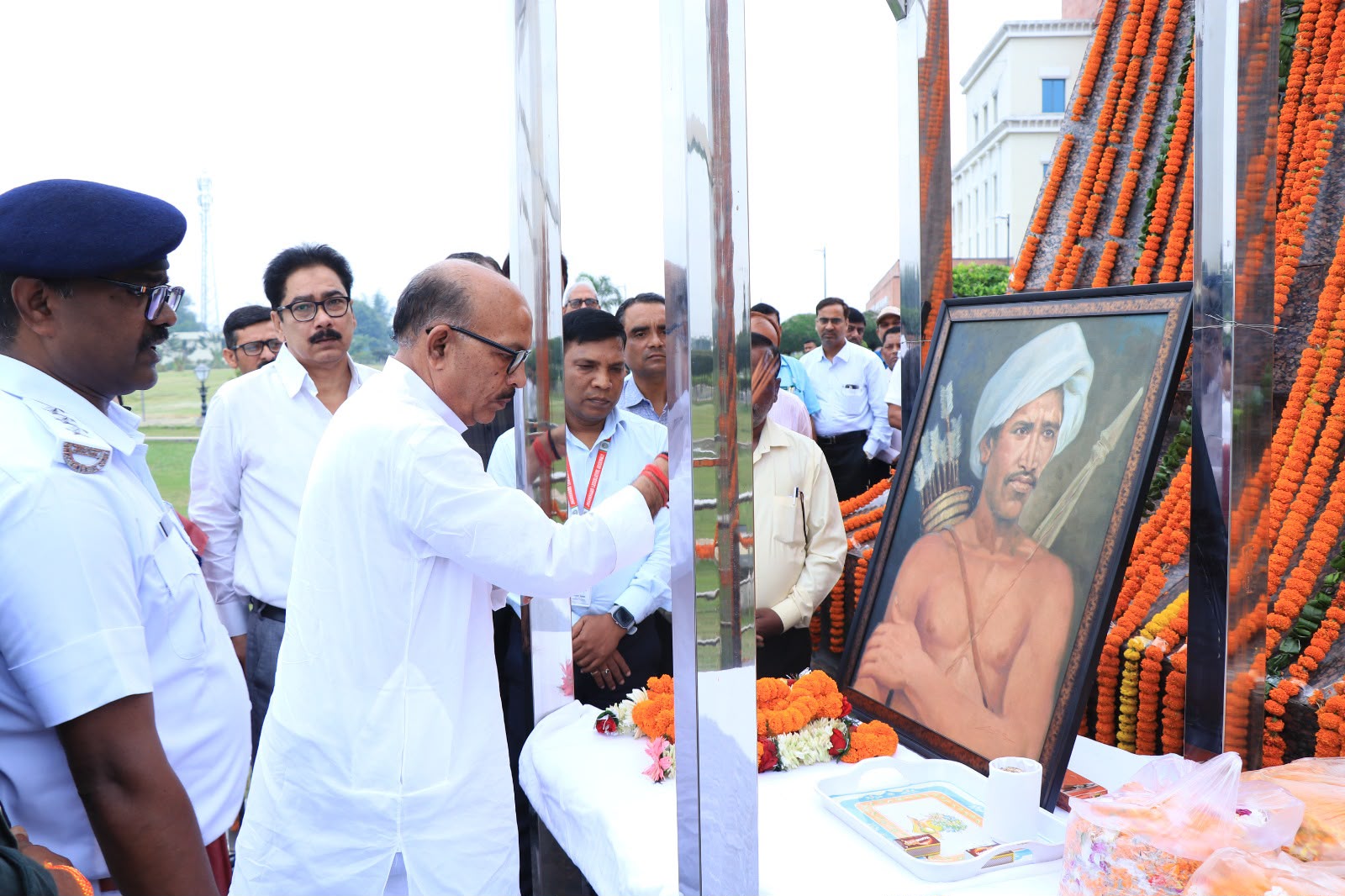 विधानसभा अध्यक्ष रविंद्रनाथ महतो ने भगवान बिरसा मुंडा के बलिदान को किया नमन
